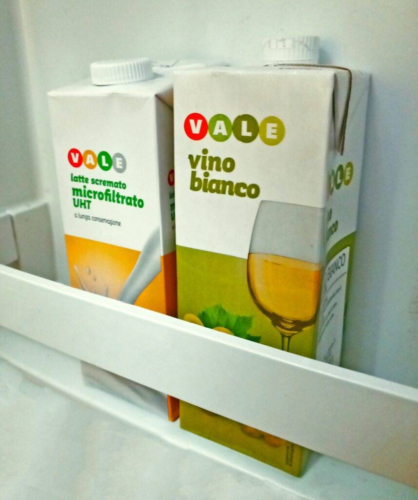 Il packaging volutamente povero.